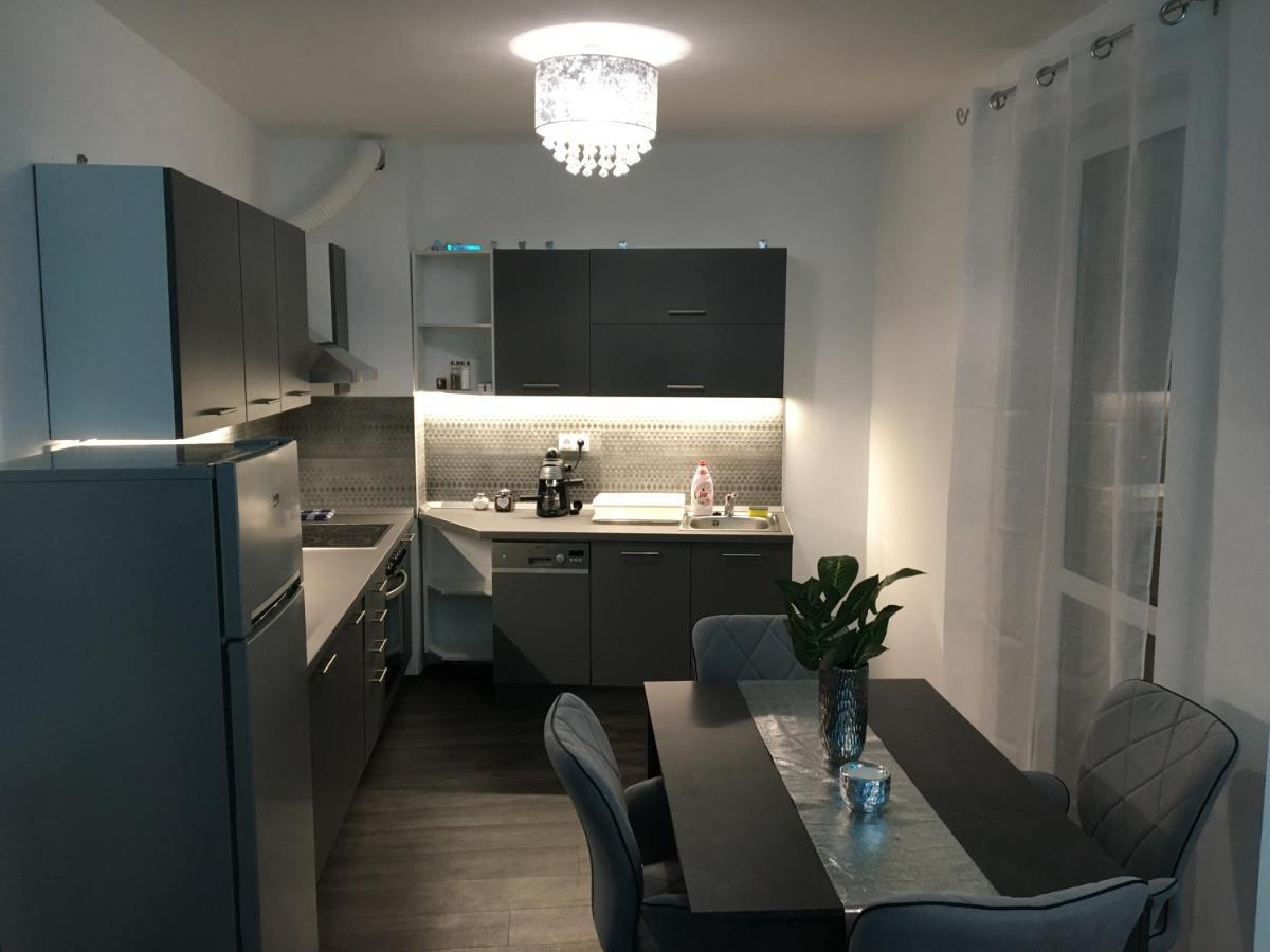 Queen Apartman Debrecen Buitenkant foto