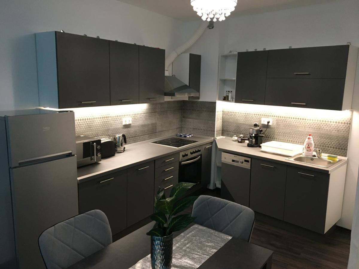 Queen Apartman Debrecen Buitenkant foto