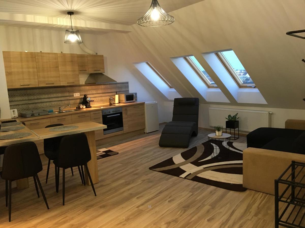 Queen Apartman Debrecen Buitenkant foto