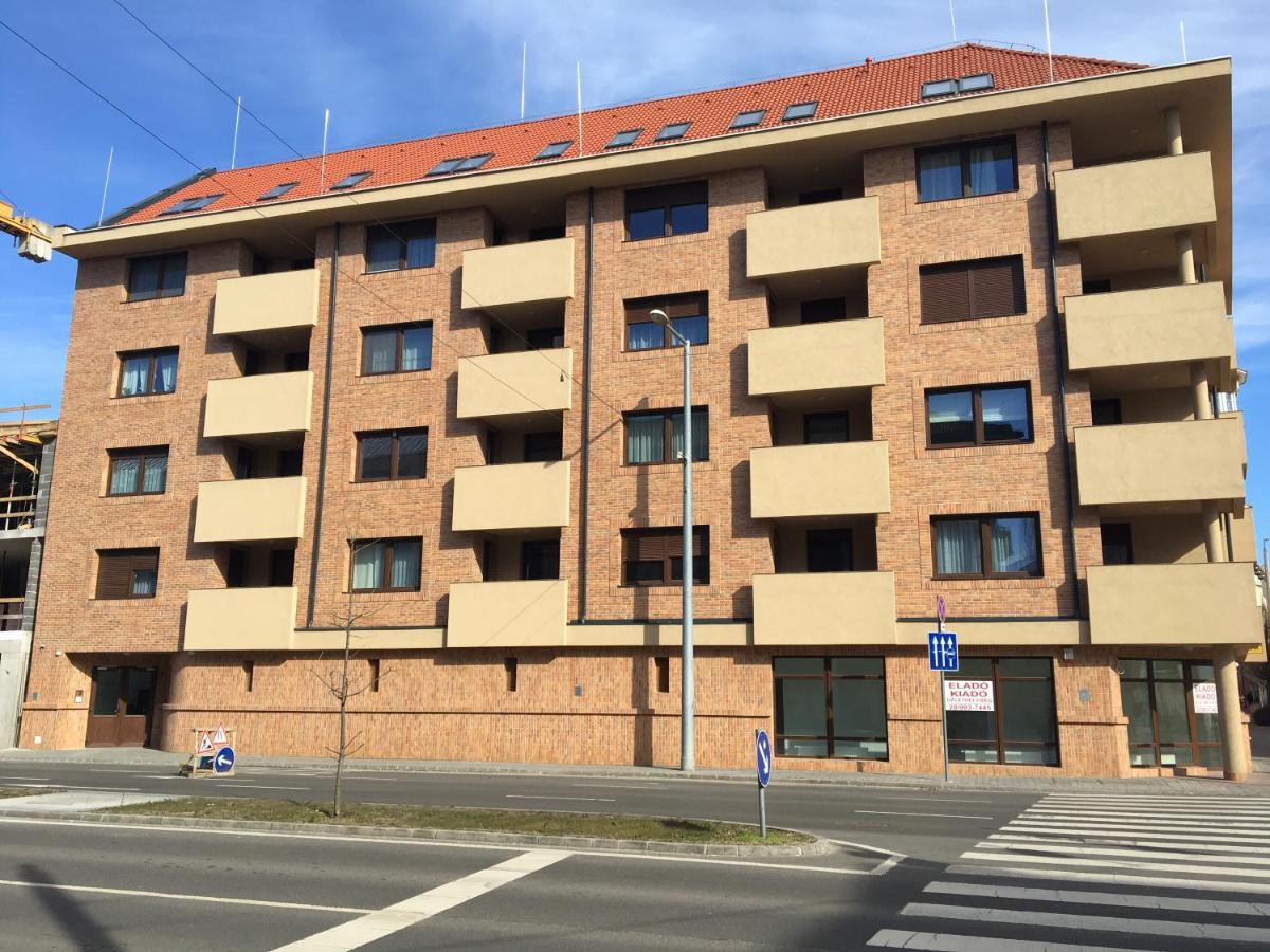 Queen Apartman Debrecen Buitenkant foto