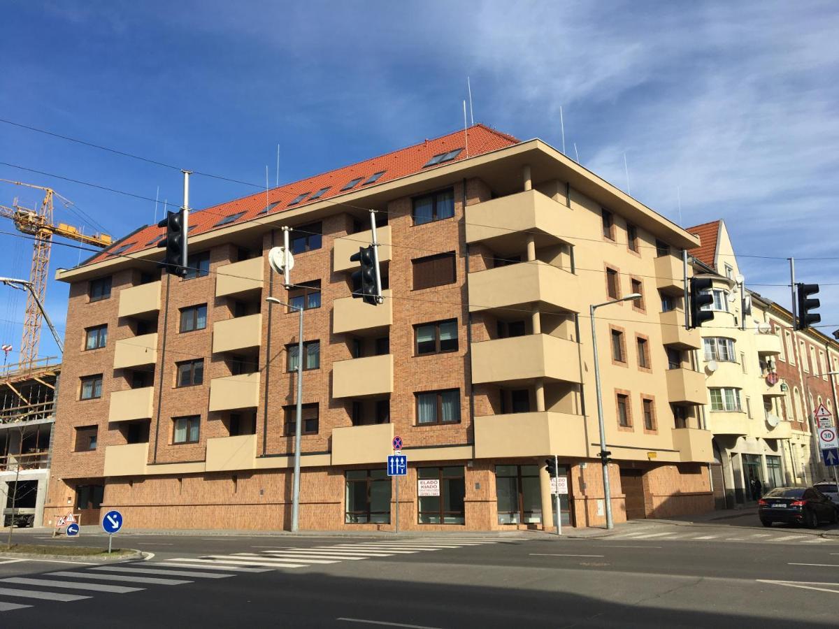 Queen Apartman Debrecen Buitenkant foto