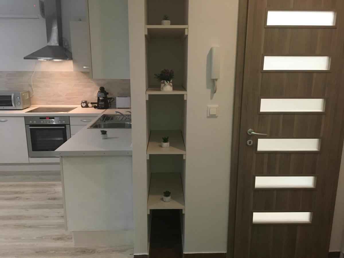 Queen Apartman Debrecen Buitenkant foto